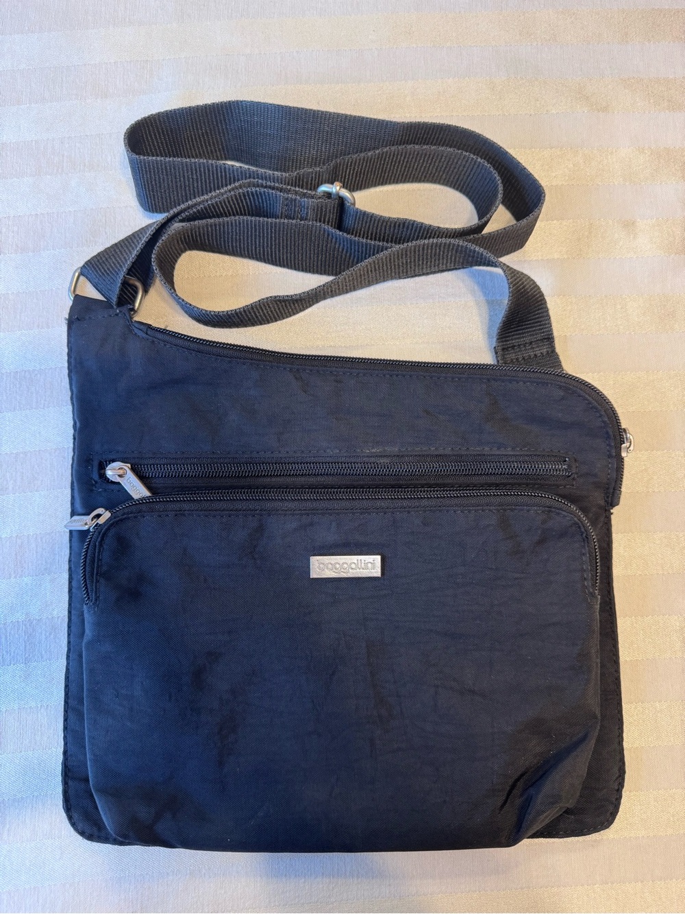 Baggallini Black Nylon Everywhere Crossbody Travel Purse Bag FLAWED - READ